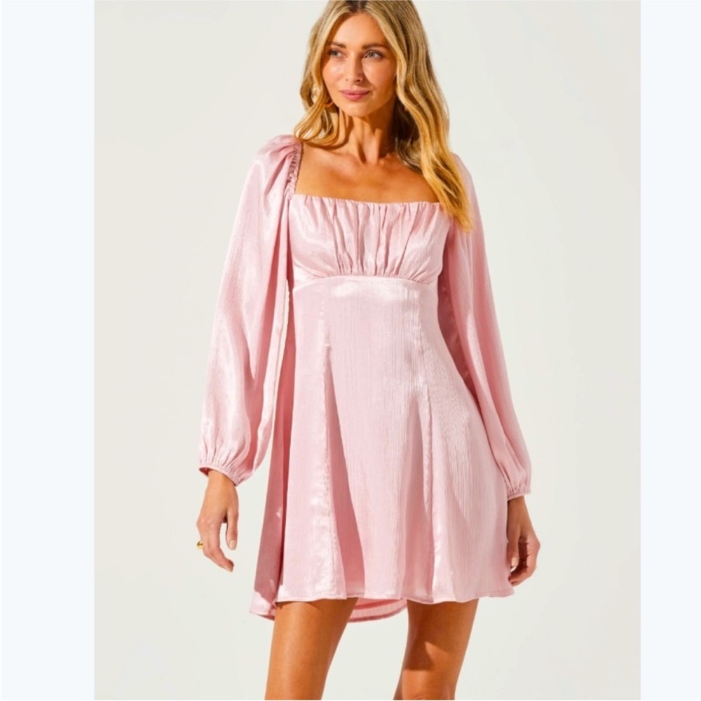 ASTR THE LABEL BABYDOLL PINK SATIN
MINI DRESS SIZE L NWT